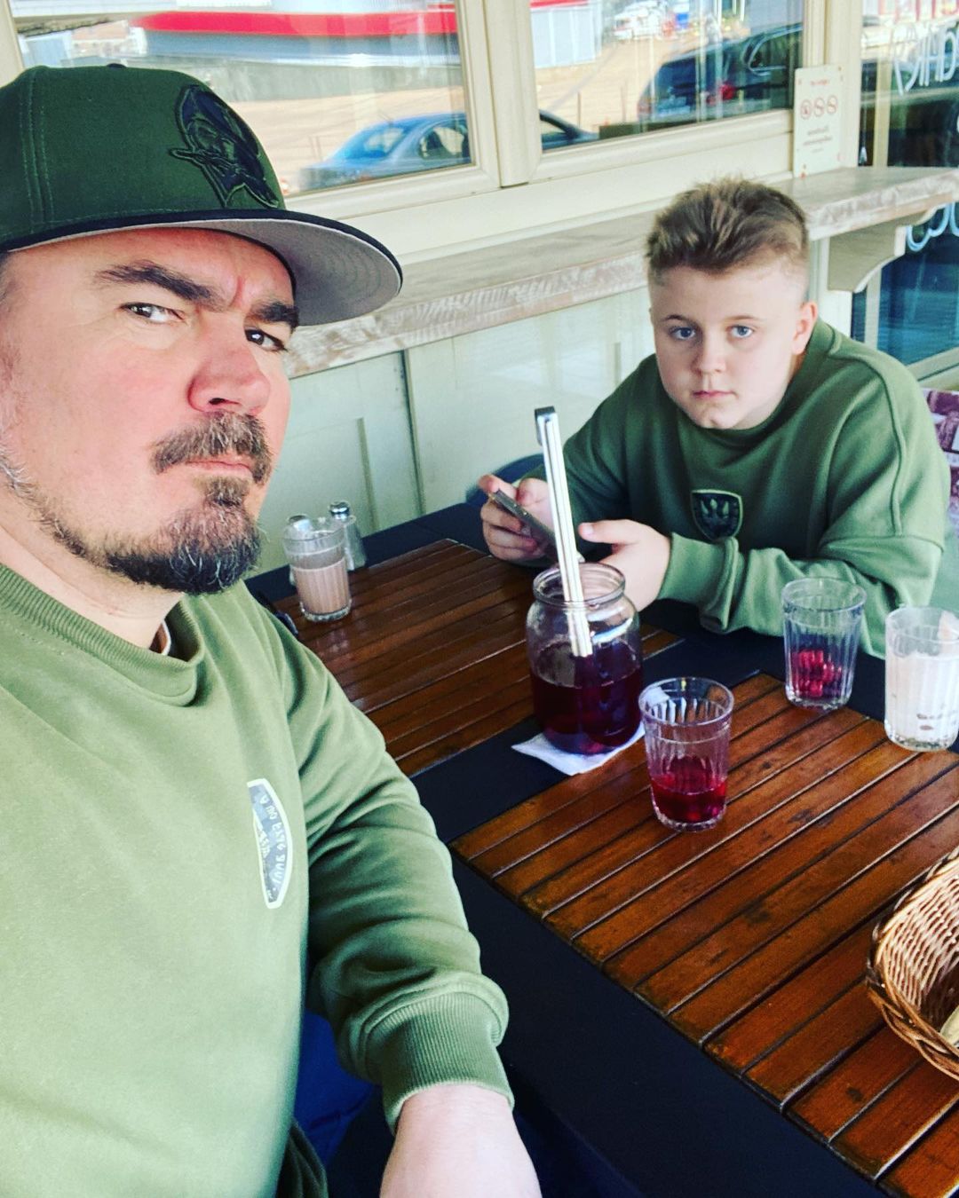 Фагот показав рідкісне фото з сином у день його народження: "Злітай, я упіймаю"